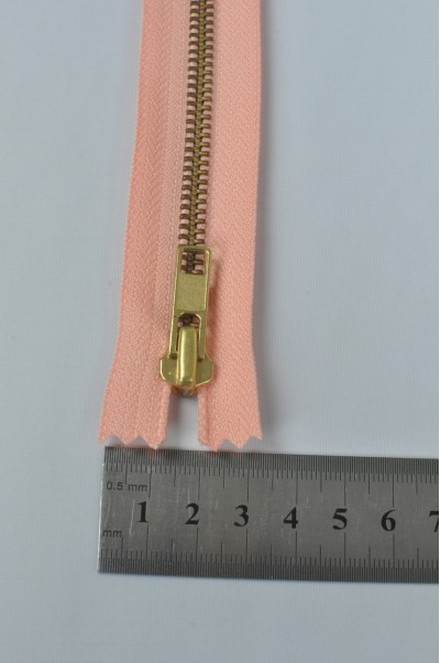 ZIP082   2號拉鏈  金銅密尾拉鏈   單頭金屬拉鏈  不設單獨拉鍊訂購  正面照